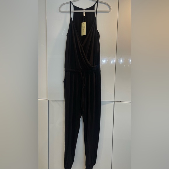 Black Jumpsuit, NWT, size small - Picture 1 of 1